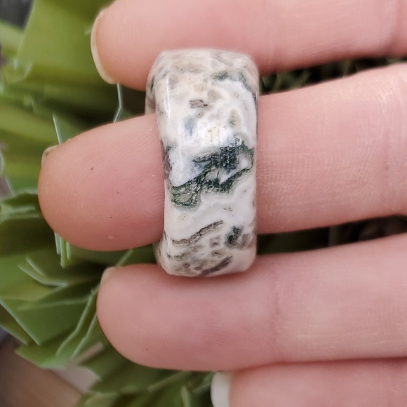 New Carved Faceted Natural Moss Agate Ring. - Picture 12 of 16